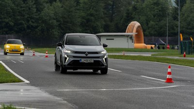 Najboljši za volanom: rumena Renault 5 parkirana od spredaj