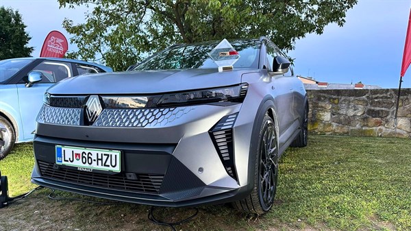 Poslovni avto leta 2025 in Adem Dizdarević, vodja Marketinga Renault Dacia Slovenija