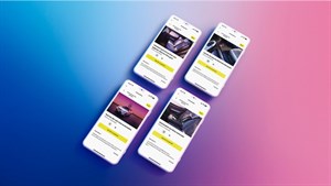 Štirje pametni telefoni prikazujejo mobilno aplikacijo Renault z vmesnikom za izbiro dodatne opreme vozila. Na zaslonih so prikazane slike dodatkov, kratki opisi in gumbi za dodajanje v konfiguracijo.
