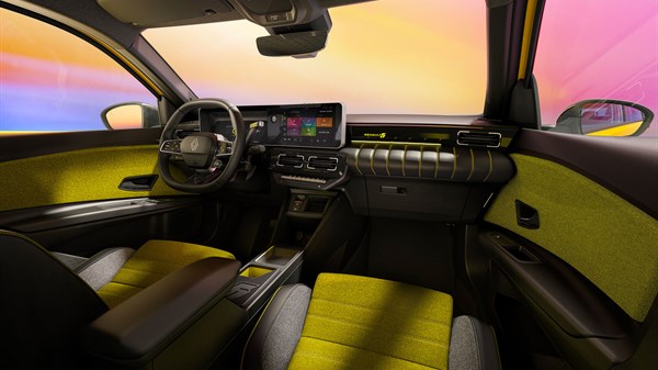 Sprednji del notranjosti Renault 5 z digitalnim openR zaslonom in barvnimi dekorativnimi elementi.