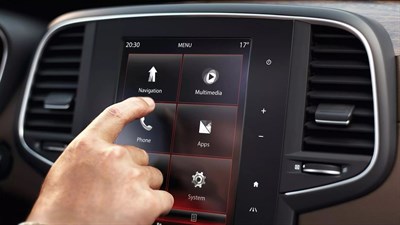 Vertikalni zaslon na dotik vozila Renault z ikonami za klicanje, SMS in nastavitve.