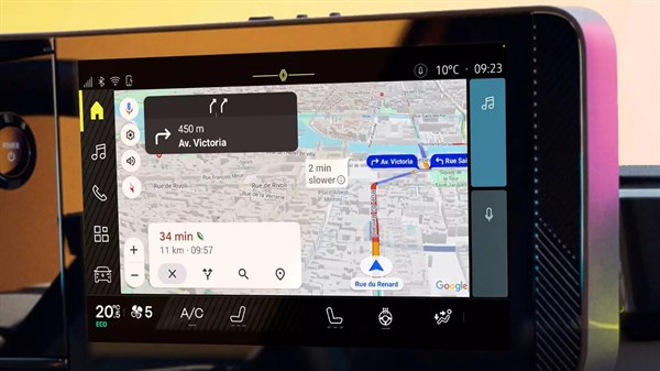 Multimedijski zaslon openR link s prikazom navigacije Google Maps in načrtovane poti.