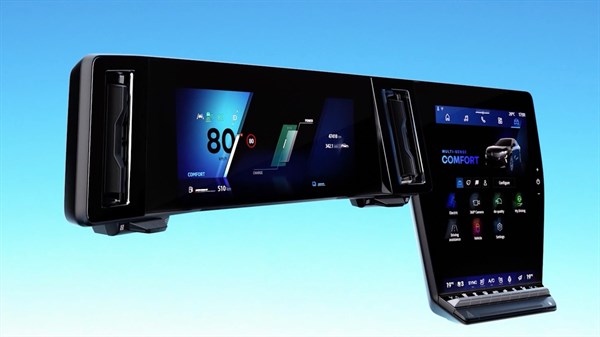 Digitalna armaturna plošča Renault Rafale z dvema zaslonoma in prikazom informacij o vožnji ter aplikacijah.