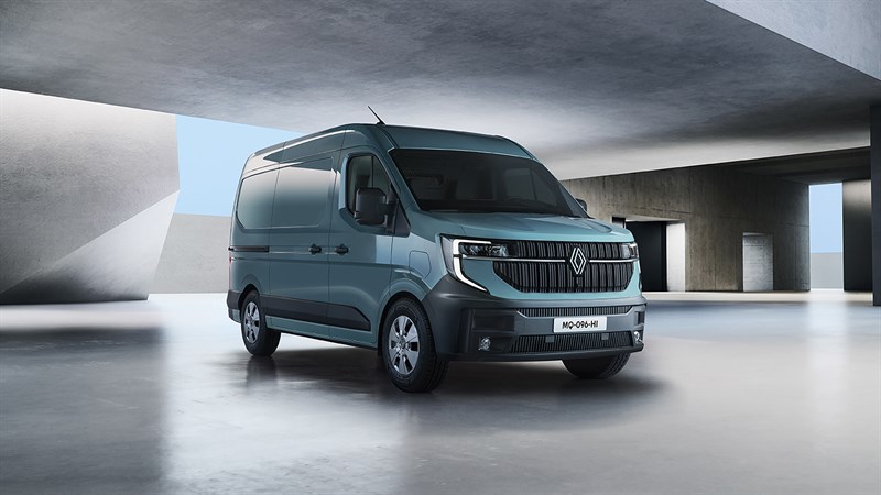 Renault Master sprednji pogled v garaži