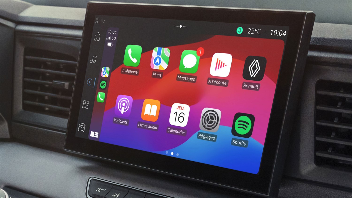 Multimedijski zaslon v vozilu Renault s prikazom Apple CarPlay aplikacij, vključno s Telefon, Zemljevidi, Sporočila, Renault, Podcasts, Spotify in drugimi.