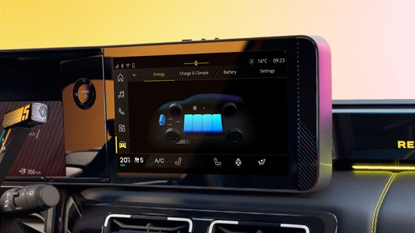 Zaslon v vozilu Renault 5 E-Tech Electric, ki prikazuje stanje napolnjenosti baterije in porabo energije.