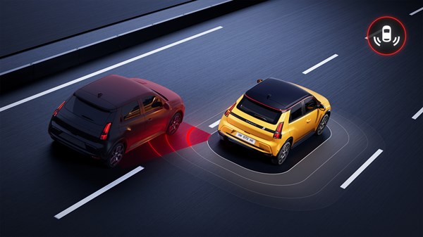 Renault 5 s sistemom opozorila pred vozili v mrtvem kotu opozori voznika na bližajoče se vozilo, da prepreči morebitno nesrečo.