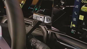 Renault 5 notranjost, detajl sredinske konzole z vzorcem 1972.