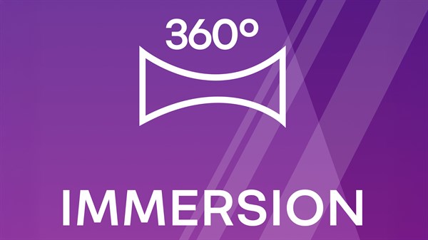 Bela ikona panoramskega pogleda z oznako '360°' na vijolično-roza ozadju z diagonalnimi prosojnimi trakovi, pod katero je napis 'IMMERSION'.