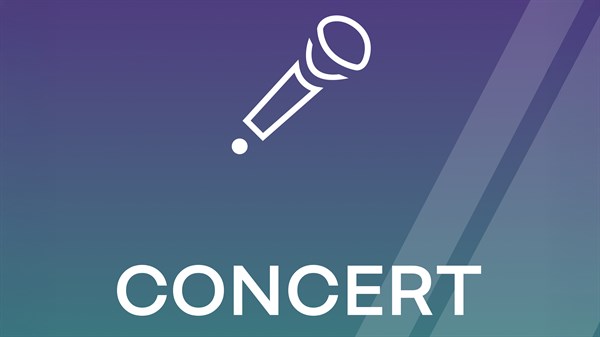 Bela ikona mikrofona, nagnjena pod kotom navzdol desno, na ozadju z vijolično-zelenim prelivom in diagonalnimi črtami, pod katero je napis 'CONCERT'.