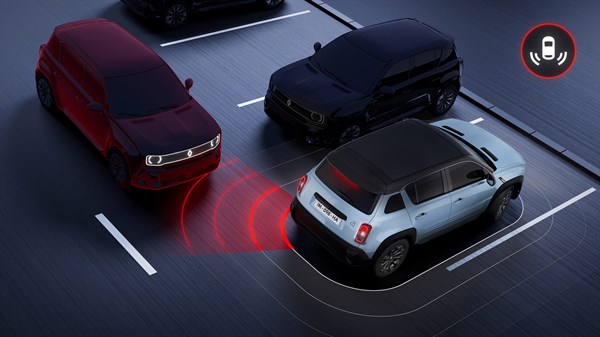 Renault 4 E-Tech Electric med manevriranjem vzvratno zaznava oviro z rdečimi senzorskimi valovi.
