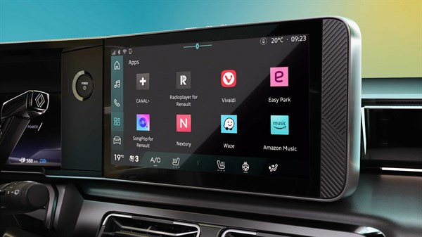 Osrednji zaslon Renault 4 E-Tech Electric prikazuje meni aplikacij z ikonami Radioplayer for Renault, Vivaldi, Waze in Amazon Music.