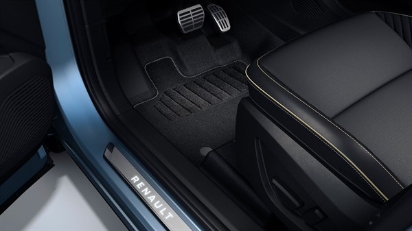 Renault Symbioz E-Tech full hybrid - Renault športni pedali in osvetljeni pragovi vrat