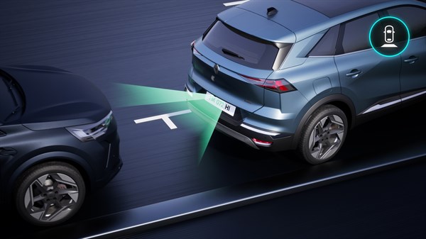 Skica: Renault vozilo samodejno parkira vzvratno z uporabo senzorjev in kamer za zaznavanje prostora med dvema parkiranima avtomobiloma.