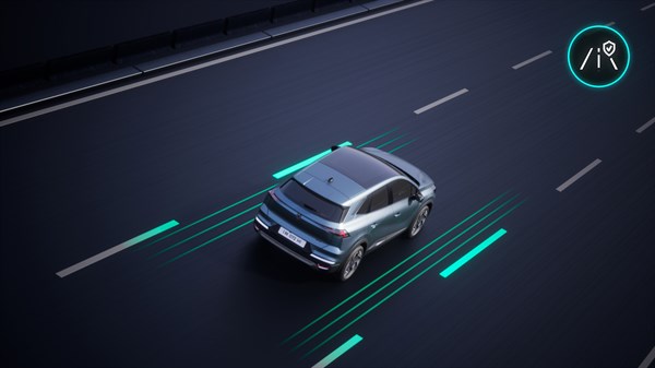 Skica: Renault vozilo z aktivnim sistemom za ohranjanje voznega pasu, ki zaznava oznake na cesti in pomaga vozniku pri varni vožnji znotraj pasu.