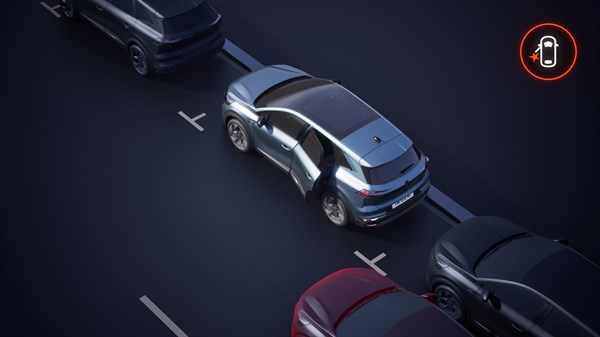 Skica: Renault vozilo parkirano ob cesti z odprtimi vrati, prikazana je ikona opozorila za zaznavanje nevarnosti pri odpiranju vrat v bližini mimo vozečih vozil.