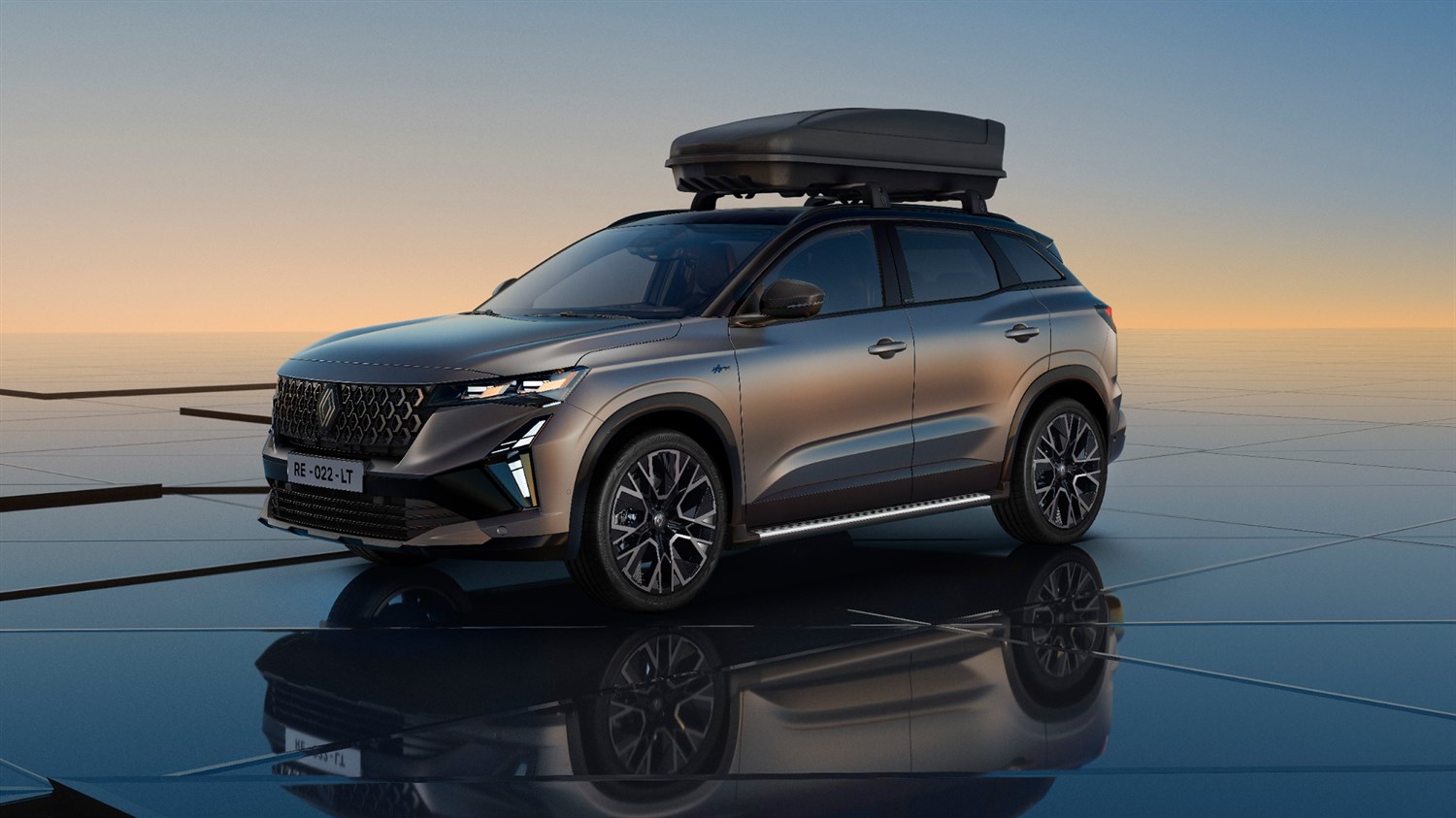 Renault Austral z dodatnim strešnim kovčkom za še več prostora in praktičnosti na potovanjih.