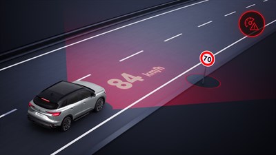 Renault Austral s pomočjo sistema za prepoznavanje prometnih znakov zazna omejitev hitrosti in voznika opozori na prekoračitev hitrosti.