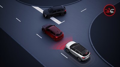 Renault Austral zazna nevarnost naleta v krožišču ter aktivira sistem za samodejno zaviranje v sili.