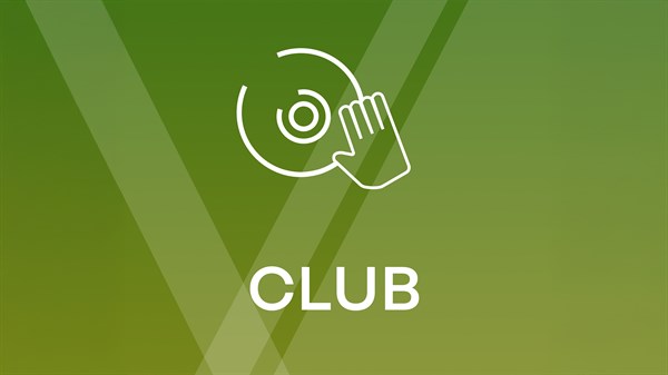 Bela ikona DJ plošče in roke na zelenem ozadju z diagonalnimi črtami, pod katero je napis 'CLUB'.