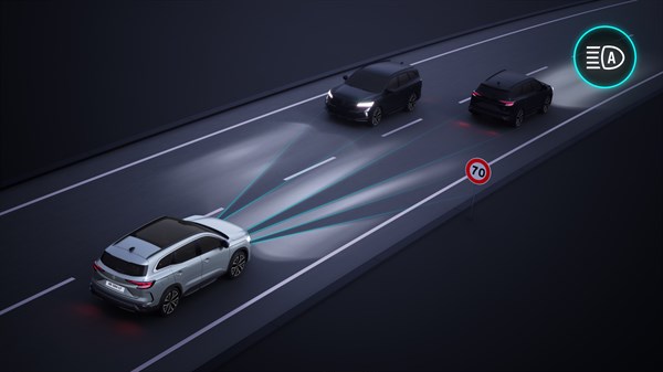 Skica: avto uporablja prilagodljivo osvetlitev LED Matrix Vision, ki samodejno prilagaja snop svetlobe glede na prometne razmere in zaznana vozila, kar zagotavlja optimalno vidljivost brez slepljenja drugih udeležencev.