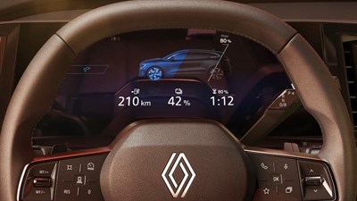 Slika prikazuje volanski obroč vozila Renault z digitalno instrumentno ploščo.