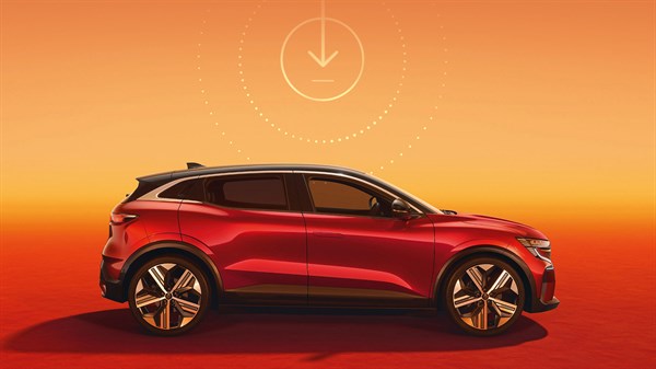 Renault Megane E-Tech vozilo rdeče stranski profil z grafiko posodobitve programske opreme