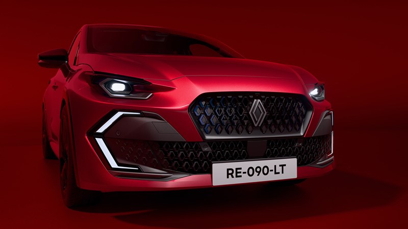 Rdeči Clio, sprednja maska.