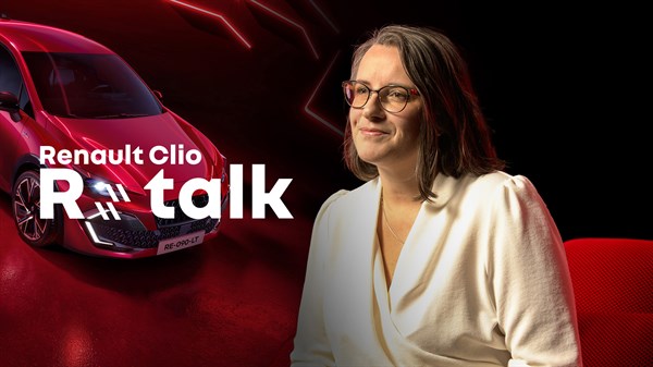 Strokovnjakinja v pogovoru o Renaultu Clio v studiu R talk.