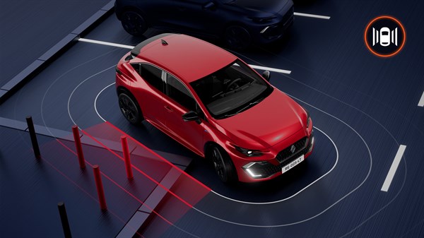 Novi Renault Clio prikazuje sistem za pomoč pri bočnem parkiranju.