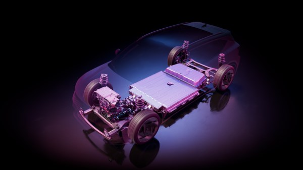 Električni pogonski sistem, vidna celotna struktura platforme – elektromotor, baterije in šasija z vzmetenjem.