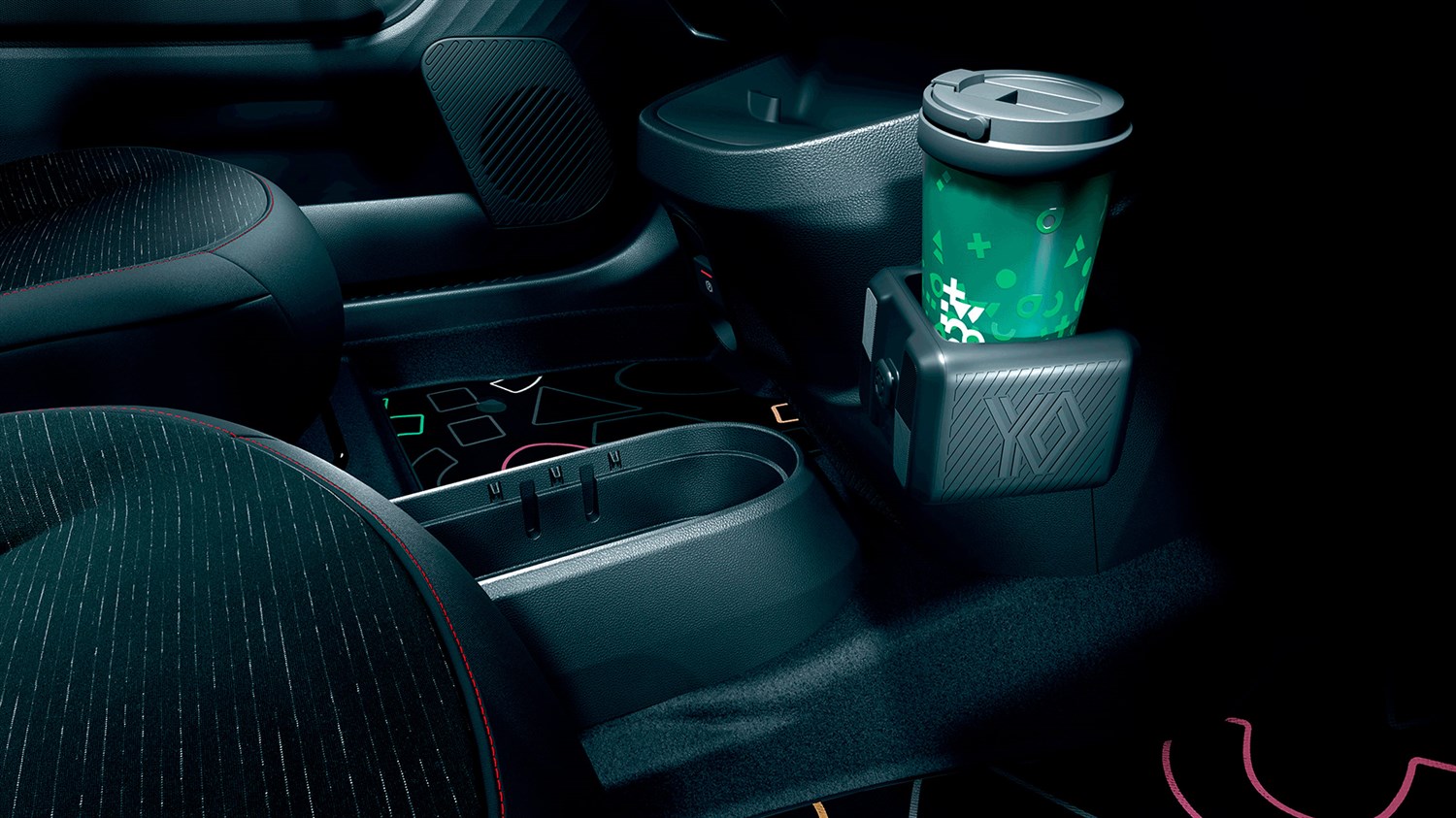 Notranjost Renault vozila z držalom za pijačo YouClip, v katerem je skodelica, ter odlagalnimi predali v sredinski konzoli.