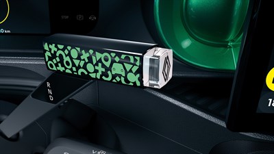 e-pop shifter v notranjosti vozila.