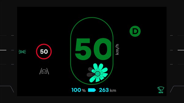 Digitalni prikazovalnik v vozilu s prikazom hitrosti (50 km/h) in ikono rože za eko-monitor.