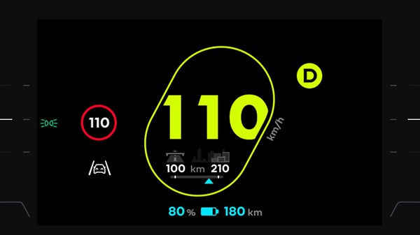 Digitalni prikazovalnik v vozilu s prikazom hitrosti (110 km/h), omejitvijo hitrosti in preostalim dosegom.