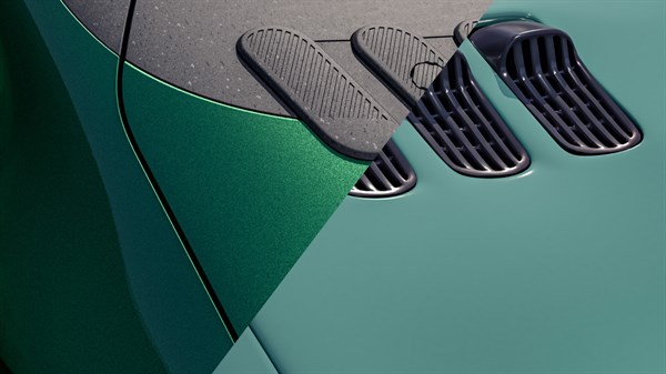 Detajl pokrova motorja Renault Twingo, bližnji pogled na zračne reže in površino pokrova.