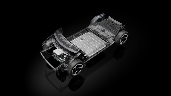 Shematski prikaz platforme vozila z vidnim baterijskim sklopom in zadnjim delom podvozja.