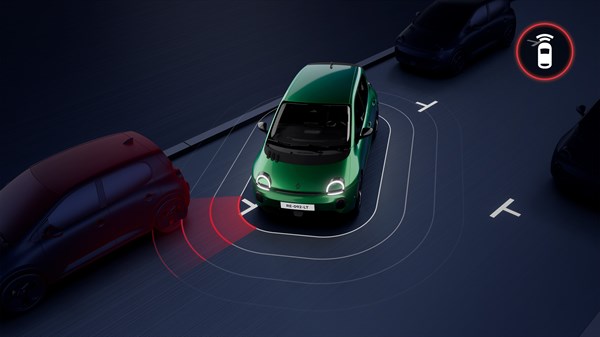 Shematski prikaz zelenega Twingo pri manevriranju na parkirišču z označenimi območji zaznavanja ovir spredaj.