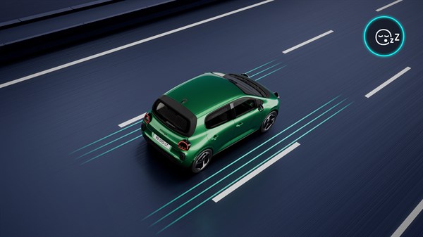 Shematski prikaz zelenega Renault Twingo na cesti z zaznavanjem utrujenosti ali nepozornosti voznika.