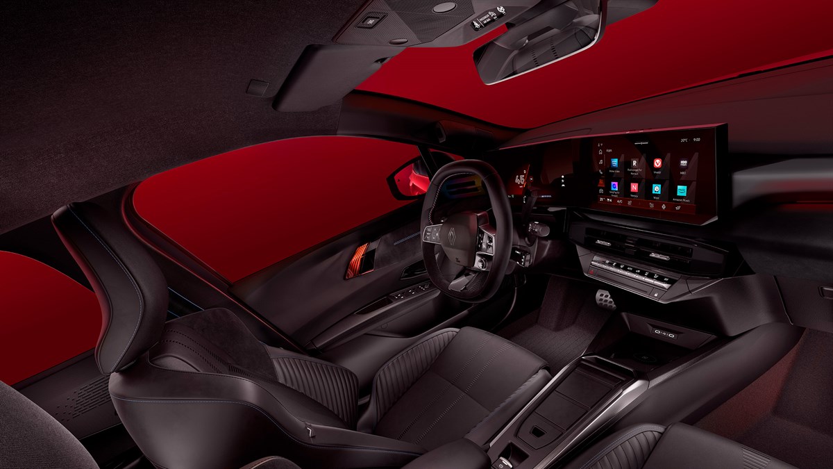 Notranjost novega Renault Clio združuje digitalno armaturo, udobne športne sedeže in sodoben multimedijski zaslon.