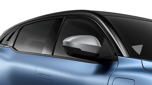 Svetlo modri Renault Megane E-Tech electric - srebrn pokrov zunanjega ogledala