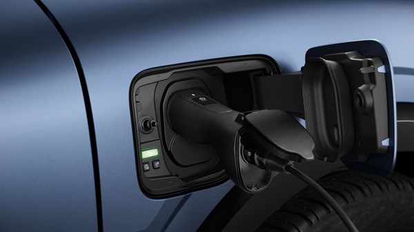 Renault Megane E-Tech electric - adapter V2L v polnilni vtičnici vozila