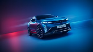 Renault Megane E-Tech sprednji pogled, studijsko ozadje