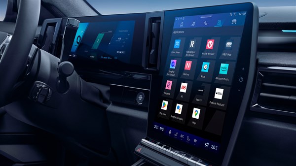 Notranjost Renault Rafale z openR link zaslonom in prikazom aplikacij.