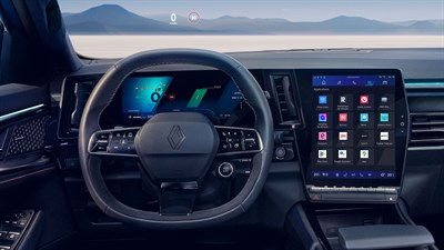 Več digitalnih zaslonov sistema openR v Renault Rafale z različnimi prikazi vmesnika in aplikacij.