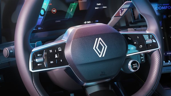 Volan vozila Renault Scenic E-Tech electric z upravljalnimi tipkami in digitalno merilno ploščo.