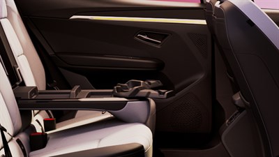 Zadnja sedeža vozila Renault Scenic E-Tech electric s sredinskim naslonom za roke.