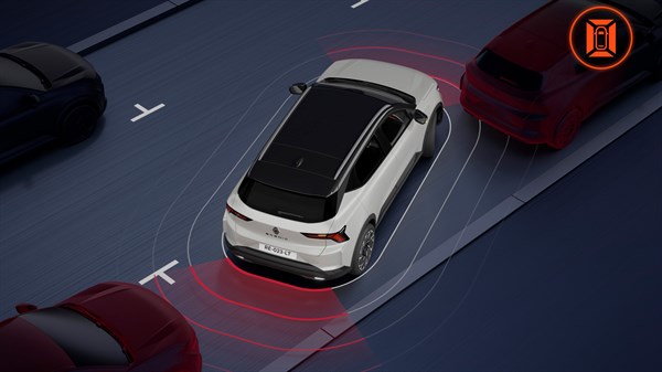 Prikaz kamere s 360-stopinjskim pogledom pri parkiranju vozila Renault Scenic E-Tech electric.