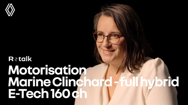 Ženska z očali, zraven napis "motorisation fully hybrid E-Tech"