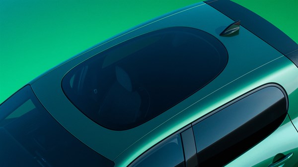 Zeleni Renault Twingo E-Tech electric - pogled od zgoraj na panoramsko stekleno streho twingobay™.